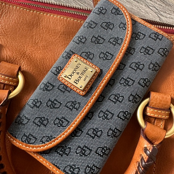 Dooney and Bourne florentine satchel with wallet - Picture 7 of 8